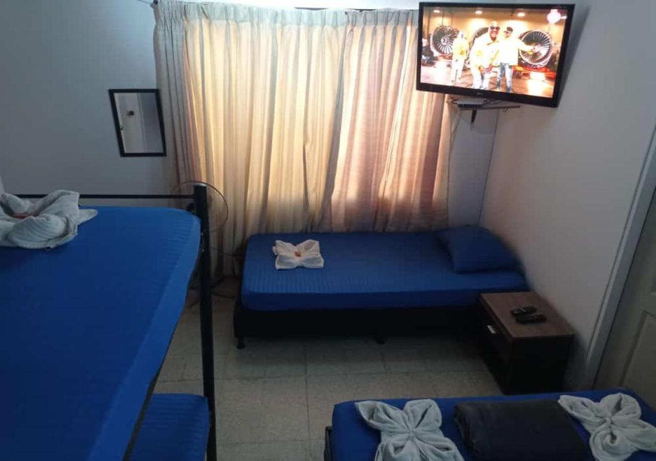 Yellow House Hostel เมเดยิน ภายนอก รูปภาพ